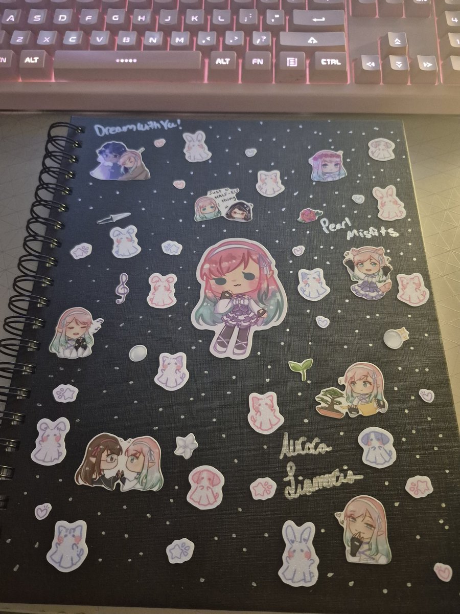 Tonight's journal decorating was designed to commemorate the 1 year of stickers we launched together!
Thank you for the amazing collabs <a href="/_yu_dyarts/">YU 🎠 SHOP OPEN🎠</a> hoping for more in the future!!