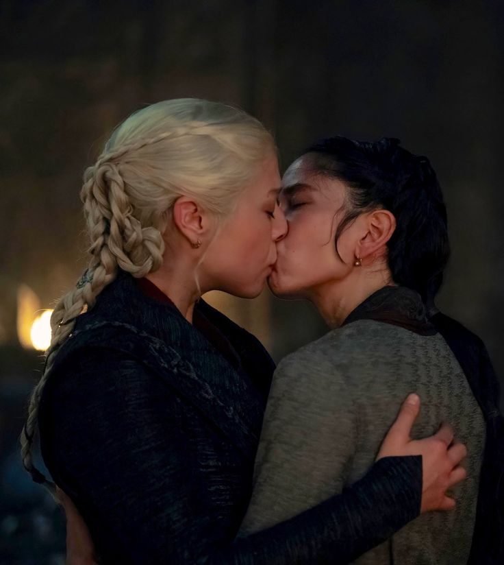 s8final's tweet image. Guys, #hbo really sucks, I'm not saying he can't always twist the plots. Like twisting #Rhaenyra  sexuality (while she just wanted to organize a war) while #Cercei(a failed lesbian) was never mentioned about her twisted hobbies with her servants, #Joffrey is his very own son