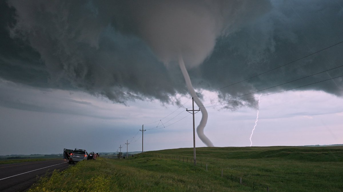RiskeChris's tweet image. Finally made it home, and the images from yesterday are insane. I have never captured a tornado like this before. Shot on a Sony A7siii w/ a 16-35mm lens