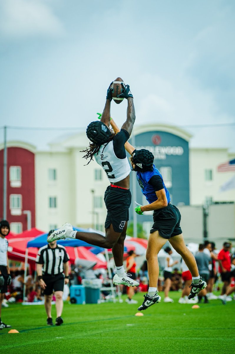 denniswebbjr's tweet photo. Head tapping season! @DonovanWebb21 @espn
@dctf @247recruiting @on3 @Rivals @MikeRoach247 @PCHSfriscoFB
#godgiventalent #praythengrind https://t.co/S4cPsstyVv