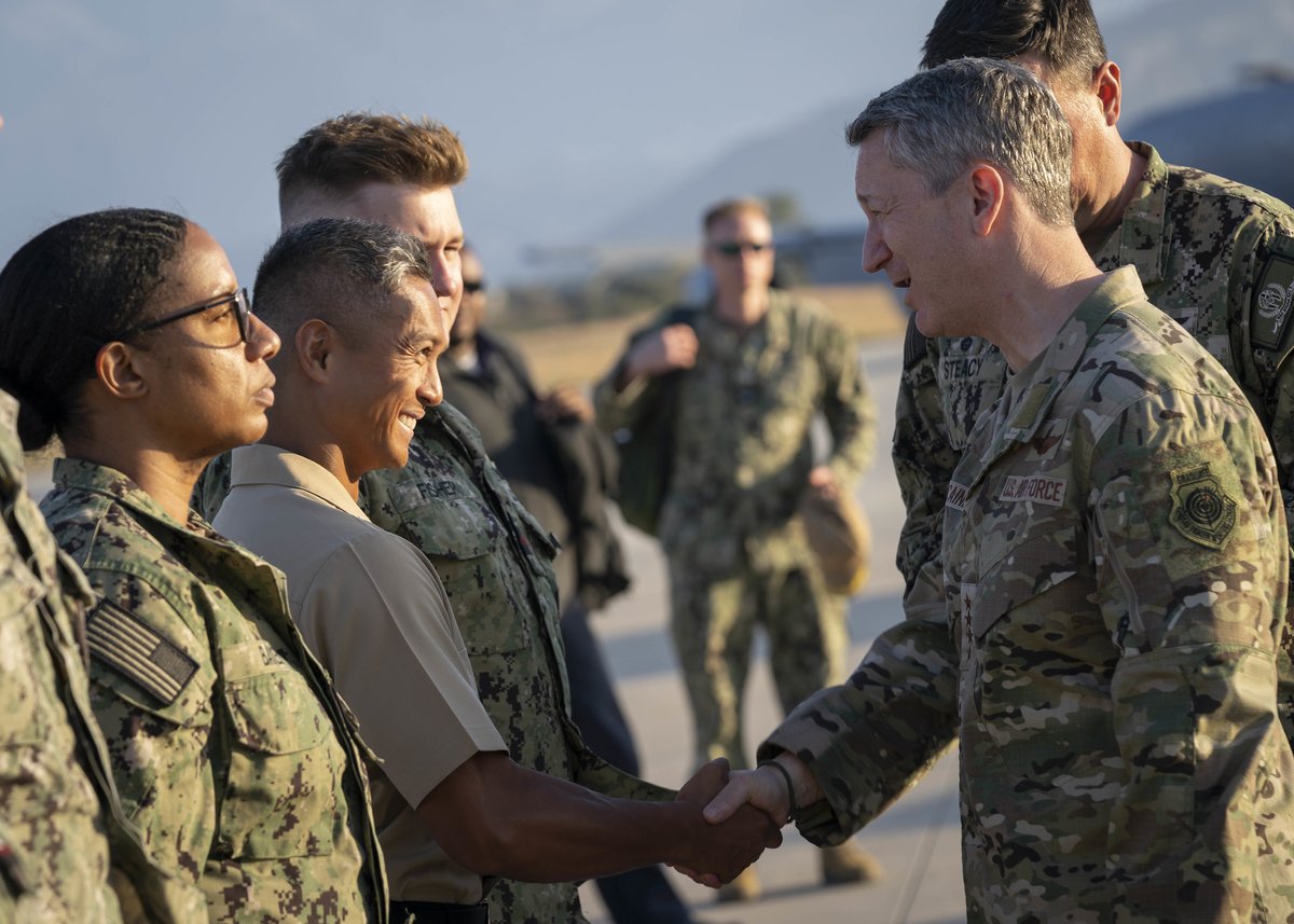 thejointstaff's tweet image. General Dan Caine met with Sailors stationed at NSA Souda Bay, a @USNavy installation in Greece, to thank them for their exemplary work supporting both U.S. Military and @NATO operations in the region. Bravo Zulu!