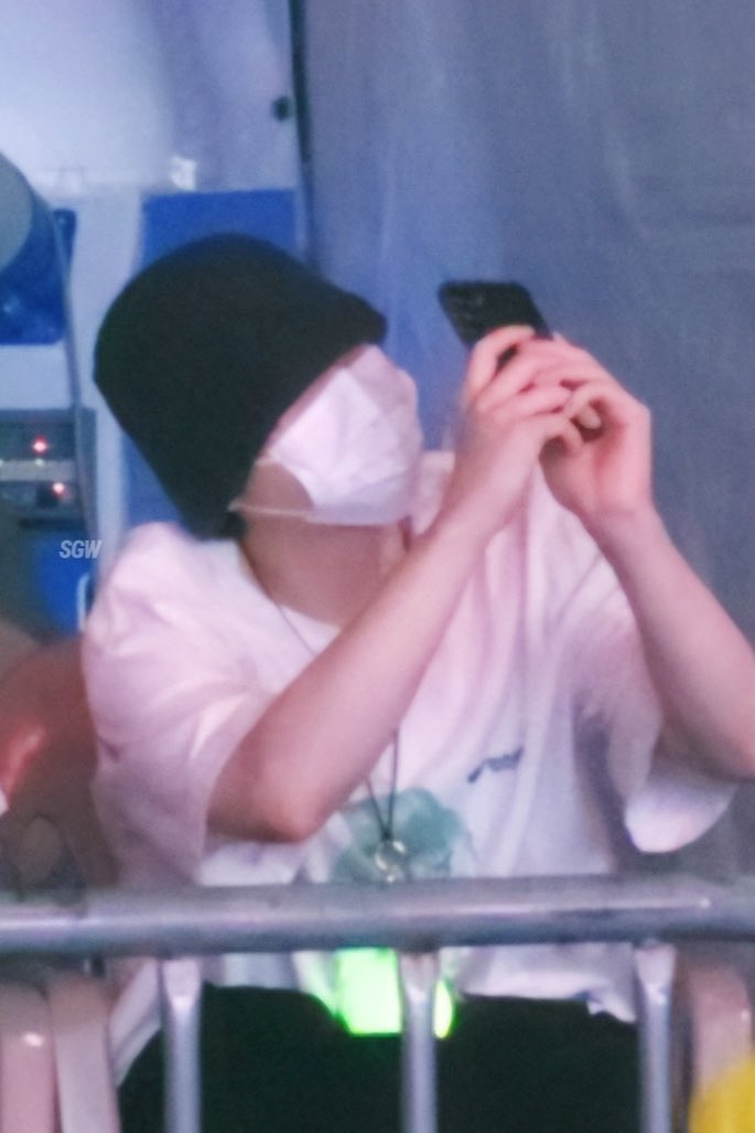 슙 tweet media