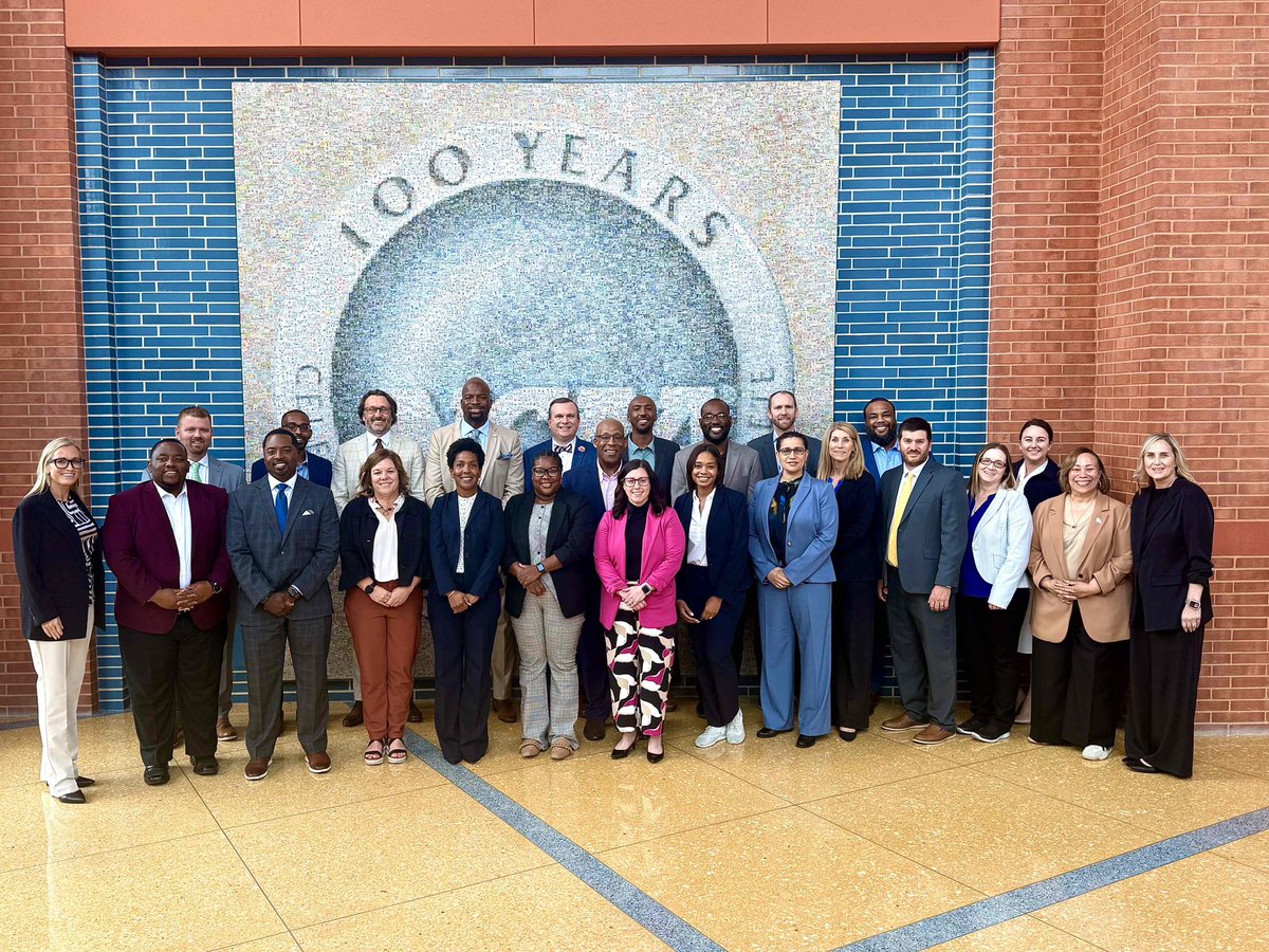 DrKevinDK's tweet photo. Week 1 of this yearlong program is complete — not sure if there's the perfect word to describe it, but I feel incredibly proud and grateful to be part of my NCAA Pathway cohort. Such an inspiring group that motivates me every day! #LearnLead #NCAAPathway https://t.co/ydSwLAHq1B