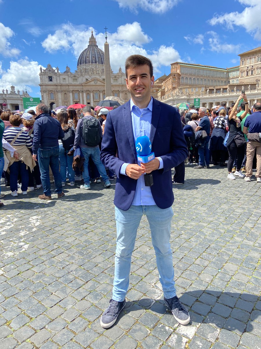 soydiegoayus's tweet photo. Hace 2 años sonó el teléfono. Cumplí mi sueño con ETB en la Grand Départ de Bilbao.

Nunca imaginé lo que vendría después.

4⃣0⃣0⃣ programas en directo.

Hasta cubrir la muerte del papa Francisco.

El viernes cierro mi etapa en #QuédateETB 📺

Gracias. 

Est�� todo por ocurrir ✨ https://t.co/wxOdGfnbWY