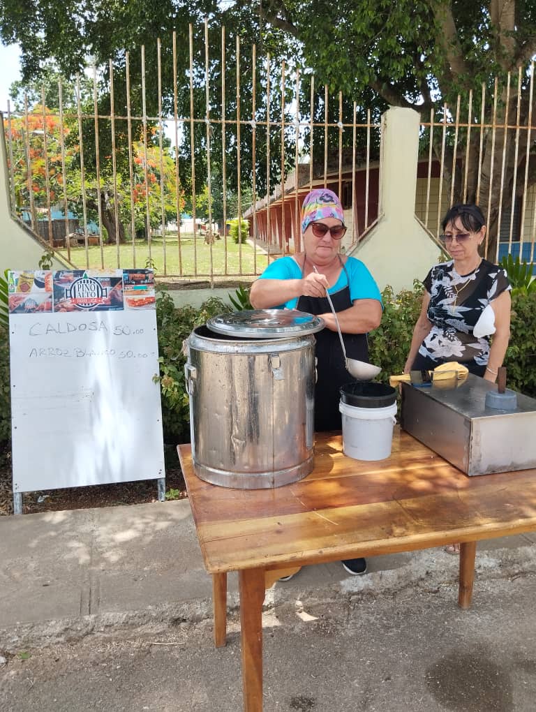LeidysMary86224's tweet photo. #ProductivoDomingo en la capital provincial . Se vendió comida en las dos #MicroI y #MicroII, en #Vostok, #PedroPiViejo, #Nazareno, el Restaurant #Chino y el #Criollito y #Liberación. Se distribuyó agua en pipa en #Tapaste, #Pastorita, #NazarenoViejo ,instituciones sociales. https://t.co/pWWwE2kAjB