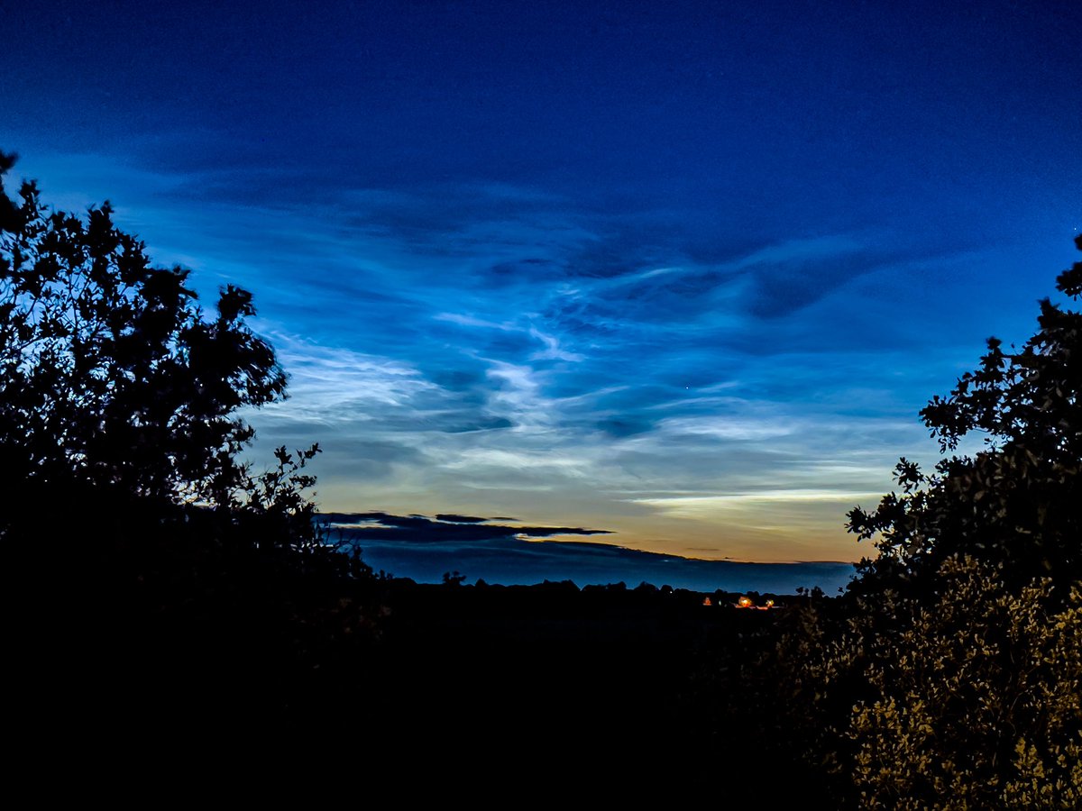 Noctilucent clouds over Portadown tonight <a href="/WeatherCee/">Cecilia Daly</a> <a href="/barrabest/">Barra Best</a> <a href="/linzilima/">Linzi Lima</a> <a href="/Louise_utv/">Louise Small</a> <a href="/WeatherAisling/">Aisling Creevey</a> <a href="/LoveBallymena/">Love Ballymena</a> <a href="/BelfastLive/">Belfast Live</a> <a href="/coolfm/">Cool FM</a> <a href="/PortadownTimes1/">Portadown Times</a>