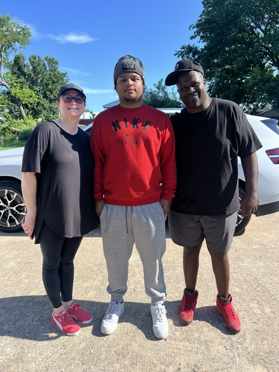 CoachDominic77's tweet photo. @DJstrother35 you are officially a college Student-Athlete @DreamU_IndyFB #EAT https://t.co/pAoXWvZ4vU