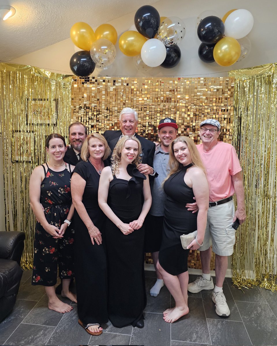 It's my birthday!!! 🥳🎂🎉 This weekend I flew to Rochester for a black tie party with old friends and family, and last weekend I had a beach party at my apartment with my Raleigh friends! I have some very wonderful people in my life and I'm really feeling the love today 💖