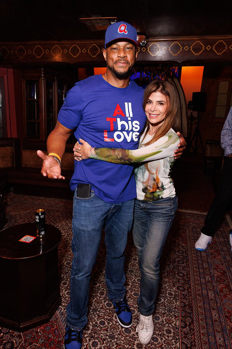 Laughed our faces off last night 🤣 <a href="/TheLaughFactory/">Laugh Factory</a> <a href="/Finessemitchell/">Finesse Mitchell</a>