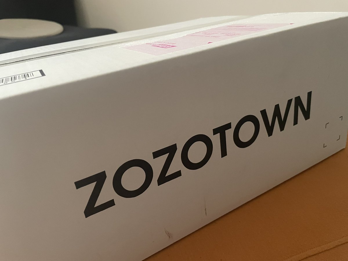 ginumauma's tweet photo. 初めて白い箱で届いた！
#ZOZOSALE箱CP https://t.co/L8ILzmCUum