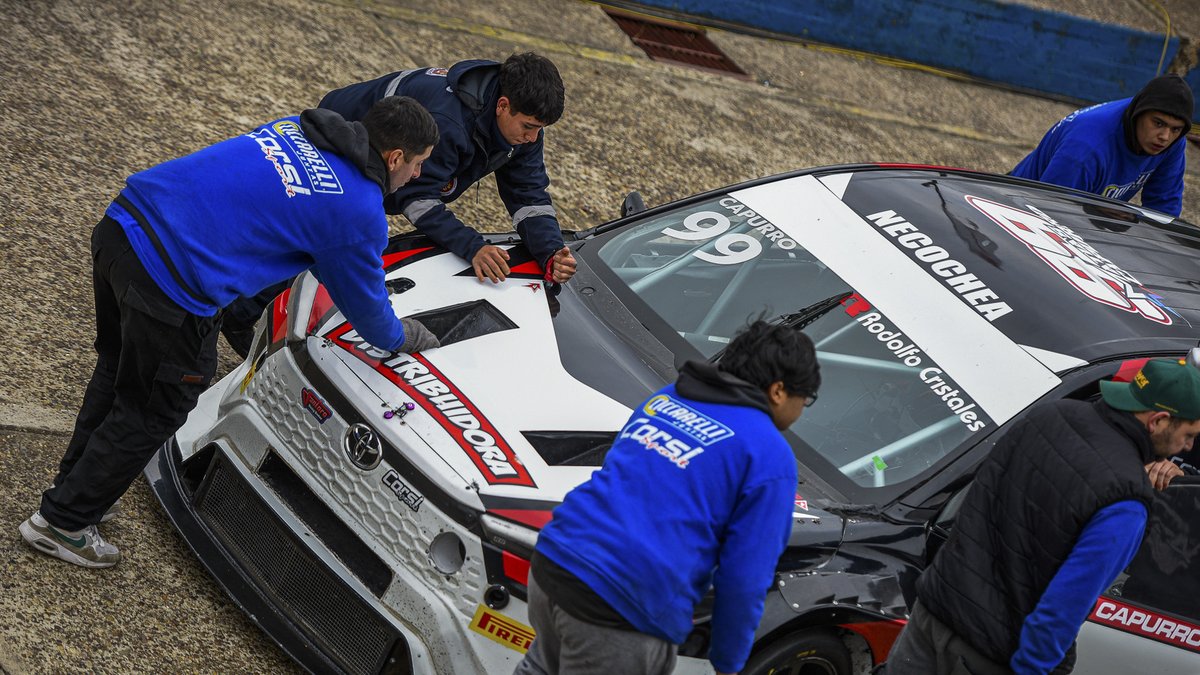 Pensando en la revancha

Matías se vio privado de largar desde la séptima posición de la grilla en la final que disputó este domingo el #TC2000 en Concordia, el de Necochea sufrió problemas con la transmisión de su auto y largó desde boxes 👉facebook.com/MatiasCapurroOk 👀