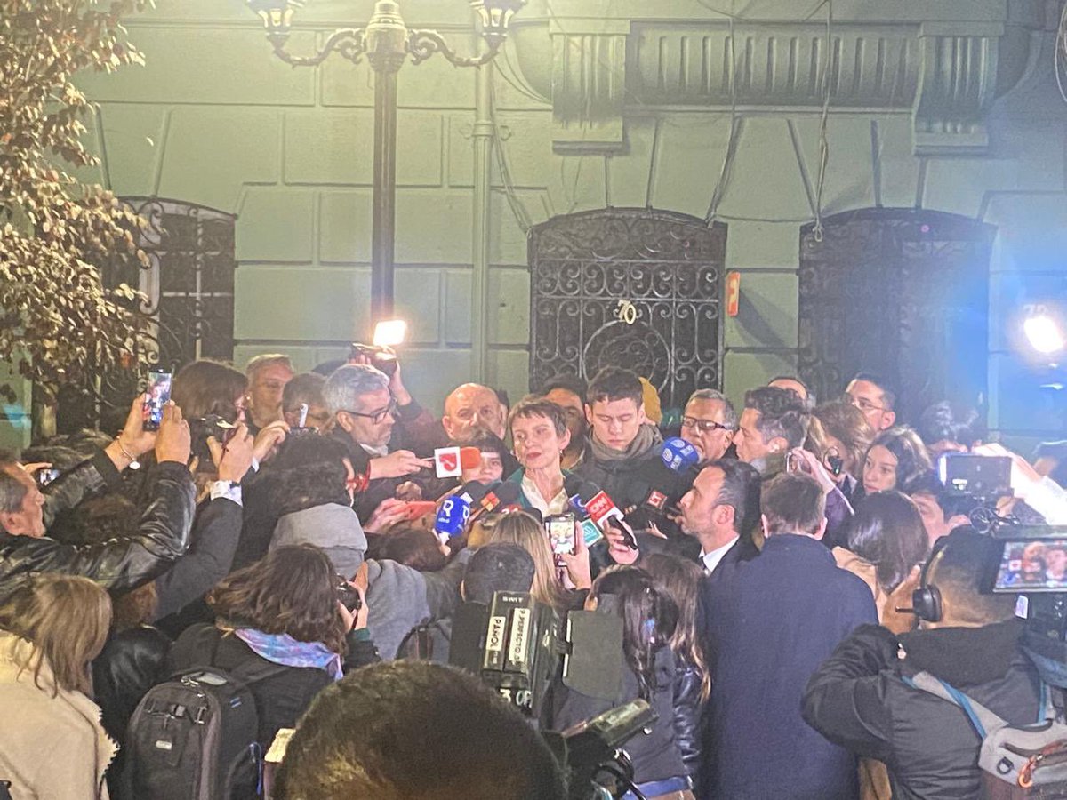 El progresismo hizo una primaria competitiva. Todo nuestro agradecimiento al esfuerzo y trabajo de <a href="/Carolina_Toha/">Carolina Tohá</a>… queda acatar el resultado, honrar el compromiso asumido  y felicitar a la ganadora <a href="/jeannette_jara/">Jeannette Jara Román</a>
