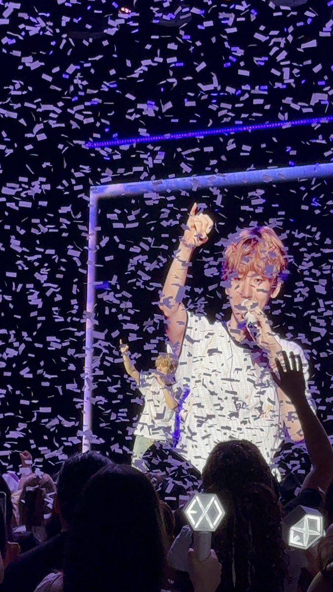venda__'s tweet photo. Im the happiest girl right now because of Baekhyune💗

@B_hundred_Hyun #baekhyuninsugadland #Baekhyunworldtour #EXO #baekhyun https://t.co/BmfN0I0bNL