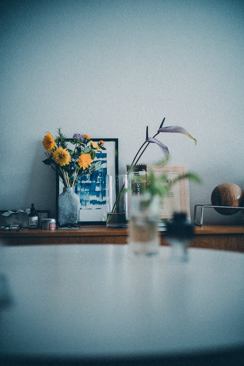 6月最終日。今日で今年半分終わり。電車で新聞を広げてる人がいて、横の人はちょっと迷惑そうだったけど。自分が見たいと思うもの以外の情報が目に飛び込んでくる体験って、面倒くさいことの先にあったりするから、重い腰上げて後半戦も考えもしなかったものに触れてアップデートしてこ。