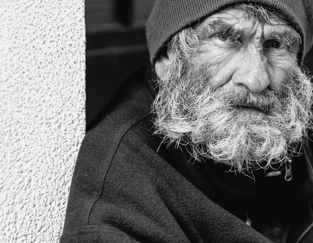La pobreza infantil es el mayor desafío, pero NO el ÚNICO:
Hay 38.000 mayores de 65 años en la pobreza, 4 veces más que con la medición anterior (L.P.2006)
158.400 con jubilaciones mínimas (20.057), muchas más pensiones ínfimas...
Miles de viejos que sobreviven DE sus familias.