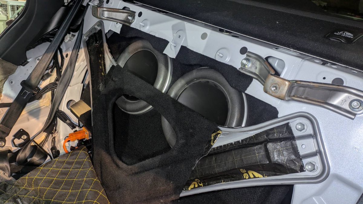 実は86からクラウンに乗り換えました👌
外装はいじらずオーディオメインでカスタムしていただきました！

3way+サブウーファー 2発の楽しめる綺麗な音使用です🔈

製作ショップ
　<a href="/Quad_Control/">QUAD CONTROL</a>  <a href="/quad_yu_suke/">YU_SUKE</a>