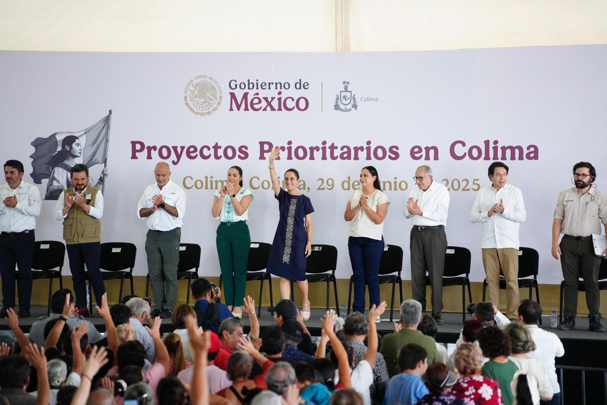 Integrantes del gabinete acompañamos en Colima a nuestra presidenta, <a href="/Claudiashein/">Claudia Sheinbaum Pardo</a>, y a la gobernadora, <a href="/indira_vizcaino/">Indira Vizcaíno</a>, en el anuncio de una inversión de 12 mil millones de pesos para programas del bienestar y proyectos prioritarios en el estado. 

¡El pueblo colimense tiene
