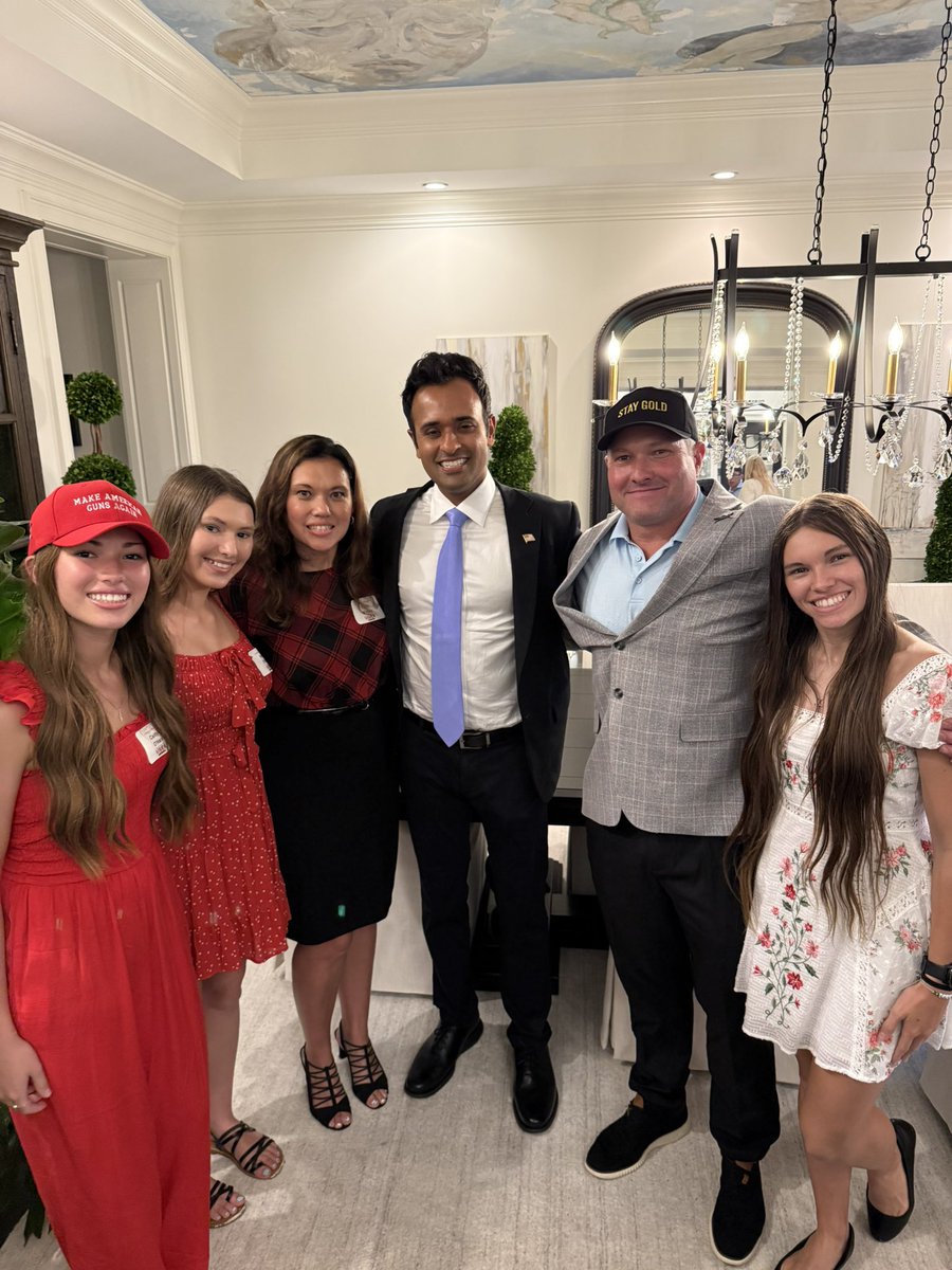 timoharaforohio's tweet image. The energy in Butler County was electrifying last night, not due to thunderstorms, but from Vivek (like cake) Ramaswamy (like red wave tsunami). He captivated everyone in the room. #RiseAsOne
@VivekGRamaswamy