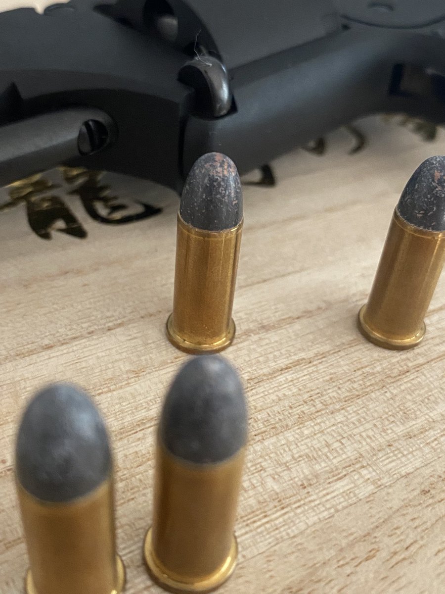 _Gun_Samurai's tweet image. The Japanese firearms industry almost completely collapsed once western firearms arrived with European and American trade delegations. As there was no heavy machinery in the country - every gun was still hand made. For the second time in Japanese history; new weapons arrived.