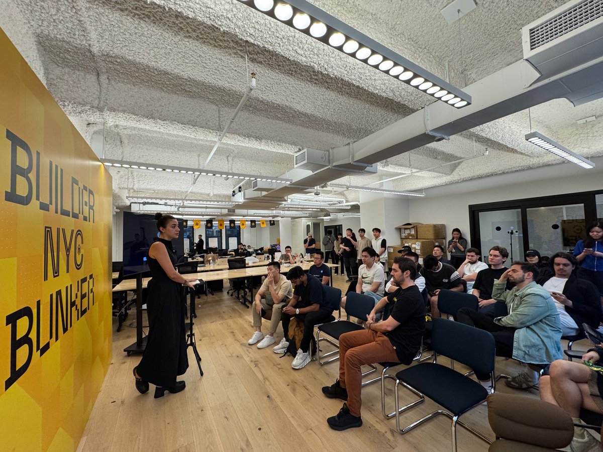 A full house at our first Demo Night + Founders Afterwork in NYC!

Builders pitched, shared feedback, and kicked off a new tradition of founder-first Fridays at the #BuilderBunker.

Check out upcoming sessions 👇 
lu.ma/builder-bunker…