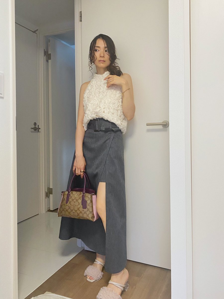 ガーリー、エレガント、きれいめ、カジュアル…

いろんな顔になるflowerトップス💐

今日はグレーのラップスカートで締めて〆
スタイリッシュにお上品に

🆕tops▷ <a href="/anuans_official/">ánuans</a> 

#今日のコーデ 
#低身長コーデ