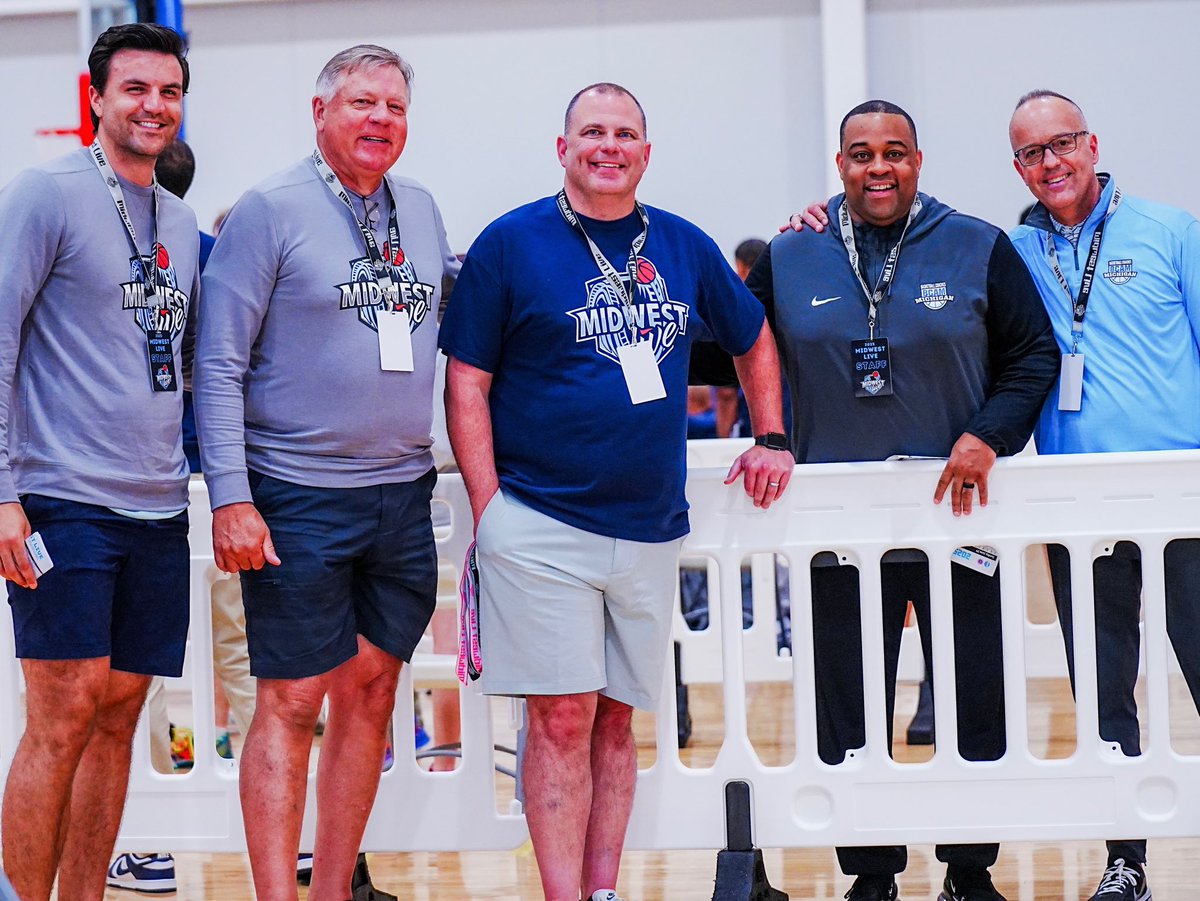 The NCAA Division I  Recruiting Period has come to a close.
Our programs represented us proudly at Midwest Live at Cedar Point
Thanks coaches for all you do for our basketball community. Providing opportunities for our student-athletes to grow and compete on a national stage.