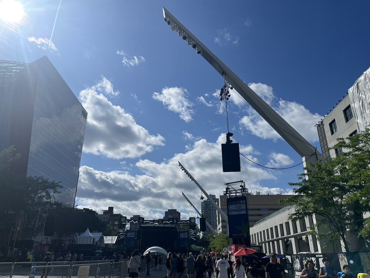 Ppl coming to Montreal for Jazz fest need to be VERY careful. 

You will discover a walkable city, free uplifting music on every block. 

First you’ll stay for longer than you planned and fall in love with the city.

Then you’ll actually fall in love, get married and have a baby.