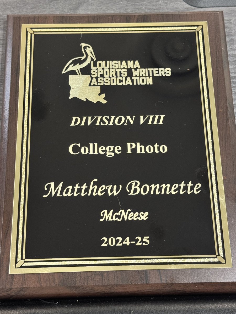 WM_Bonnette's tweet image. Honored to win 3 awards at the @TheLSWA awards luncheon today. 1st place football feature. 1st place college photo and 3rd place men’s basketball feature.