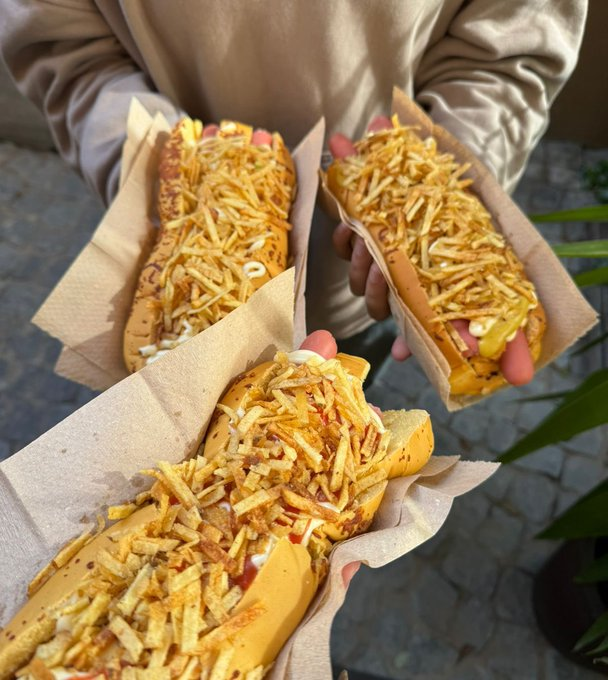 date idea: nos comemos un pancho doble