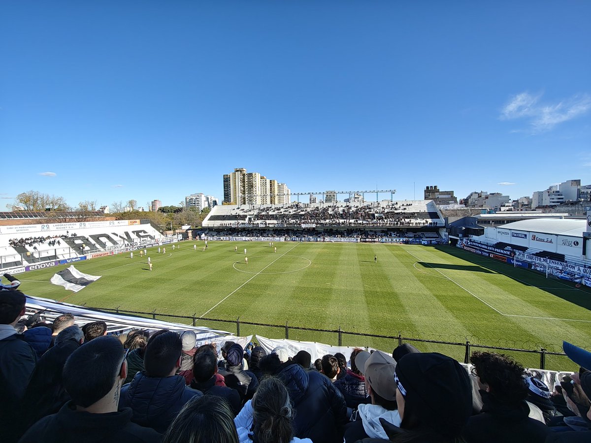 groundspotters's tweet photo. Sunday afternoon in #BuenosAires with the derby between #AllBoys and #Atlanta. It was 0-0 at Islas Malvinas stadium.
#allboys #albo #pesteblanca #floresta #caallboys #caab #soydeallboys #vamosallboys #hopping #groundhopping #groundhopper #fussball #ground #football #stadion https://t.co/OfzaW6Qkg1