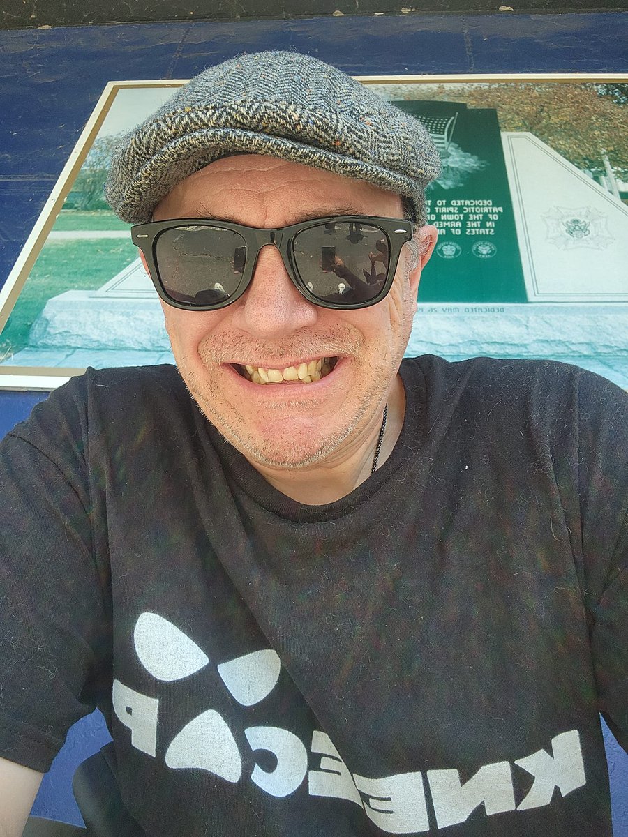 I came up with a new acronym for the word SMILE: Shayminn Makes It Look Easy🤷💯