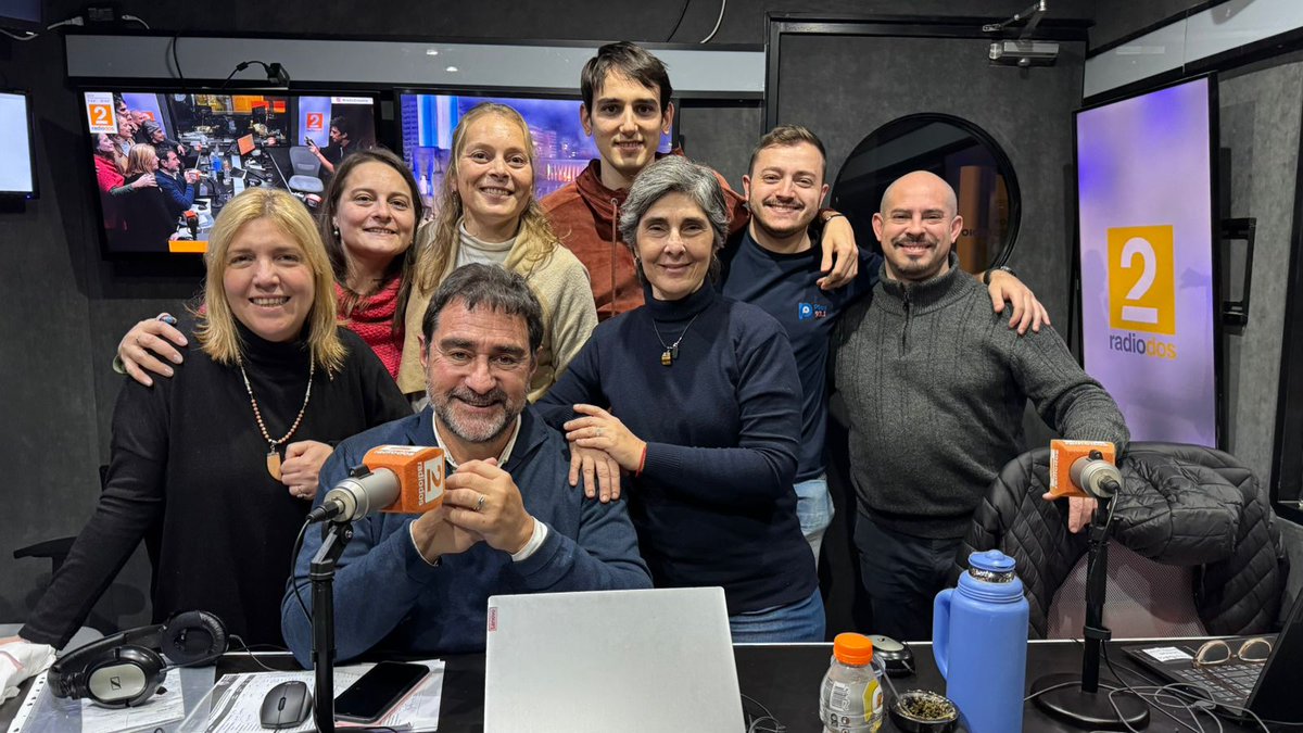 #OperativoElecciones 

👏Parte del equipo de Radio 2 en la cobertura de las elecciones 2025 en Santa Fe.

​<a href="/robertocaferra/">roberto caferra</a> ​<a href="/EvelinMachain/">Evelin Machain</a> <a href="/OrtolaSandra/">Sandra Ortola</a> 
<a href="/Meli_Santi/">Melina Santi</a> <a href="/AraColombo/">Toti</a> <a href="/mauroburguburu/">Mauro Burguburu</a> 

📻AM 1230 | FM 90.1
🔴YouTube: Radio 2 en VIVO