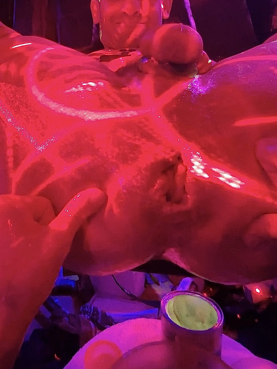 So hungry today is anyone in #NYC looking for a pig bottom to Ffist hit me up