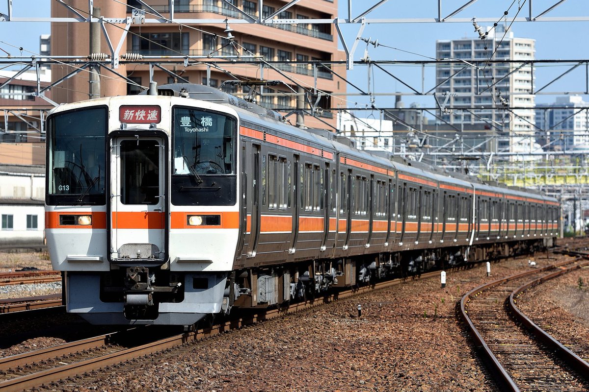 kindai_tetsudo's tweet photo. 本日をもって、311系電車の定期運行が終了となります。

名古屋エリアの快速列車用としてデビューし、普通運用が増えた近年でも朝夕には新快速や特別快速として米原〜豊橋間をメインに運行していた印象です。

引退まで本来の運用を残し続けるというのはなかなか珍しいのではないでしょうか？ https://t.co/e5V1p49Vxw