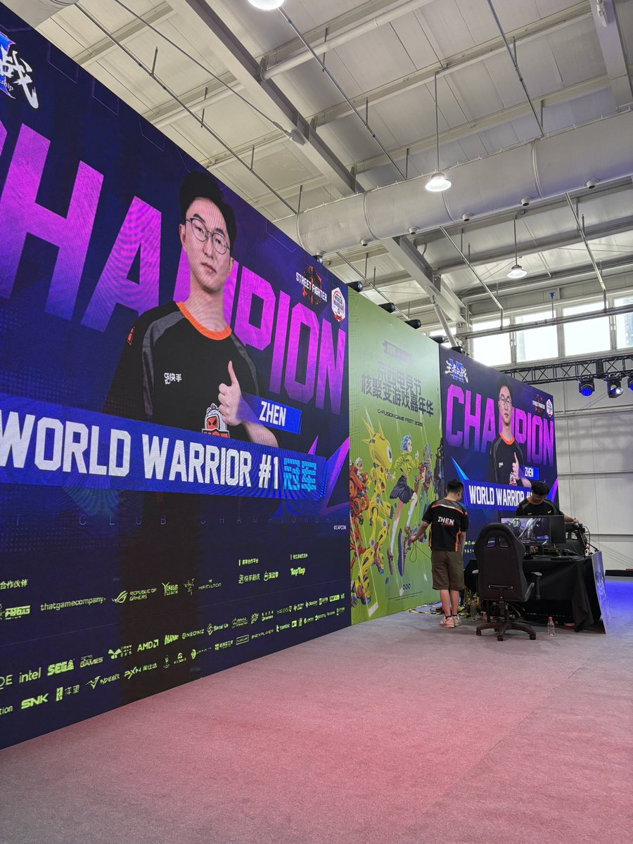 LeviLAW's tweet photo. One in the light, many in the wings.
Main stage referee for Street Fighter 6: Capcom Pro Tour World Worriers Asia 2025.
I start to get good at this job. 
#CPTWW2025 @zhennnkuang @wongwongkwan @CapcomFighters @StreetFighter https://t.co/XafNkdZUZD