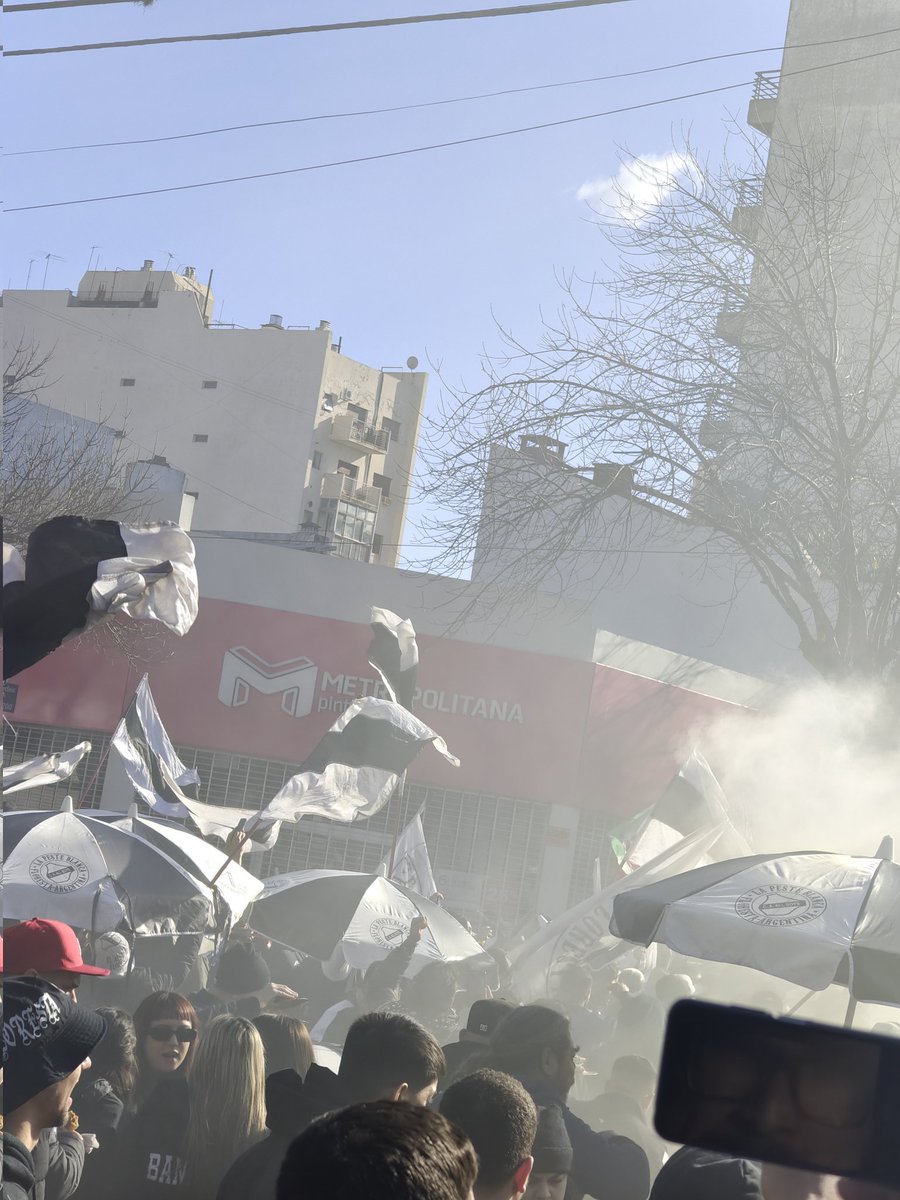 groundspotters's tweet photo. Cold in #BuenosAires? Heat was put on by #AllBoys fans in the streets before the derby.
#allboys #albo #pesteblanca #floresta #caallboys #caab #soydeallboys #vamosallboys #hopping #groundhopping #groundhopper #fussball #ground #football #stadion #stadium #hopper #futbol #calcio https://t.co/ifzmxYpVcb
