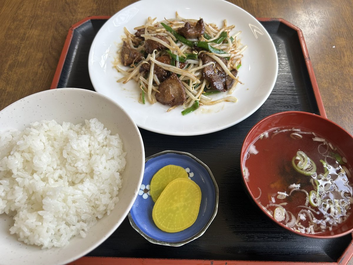 本日のサービス品は、レバニラ炒め定食(700円)です！
 #ランチ  #日替わり定食  #八戸  #八食センター  #勢登鮨  #レバニラ炒め定食