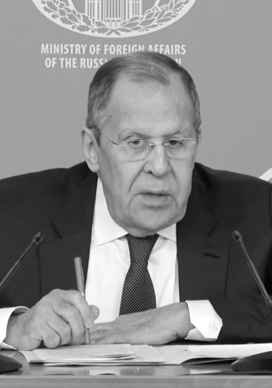 Министр иностранных дел Риббентроп не убивал людей в Освенциме.
Министр иностранных дел Лавров не убивал людей в Буче.
Тем не менее, Риббентропа осудили и повесили.
У Лаврова еще всё впереди.