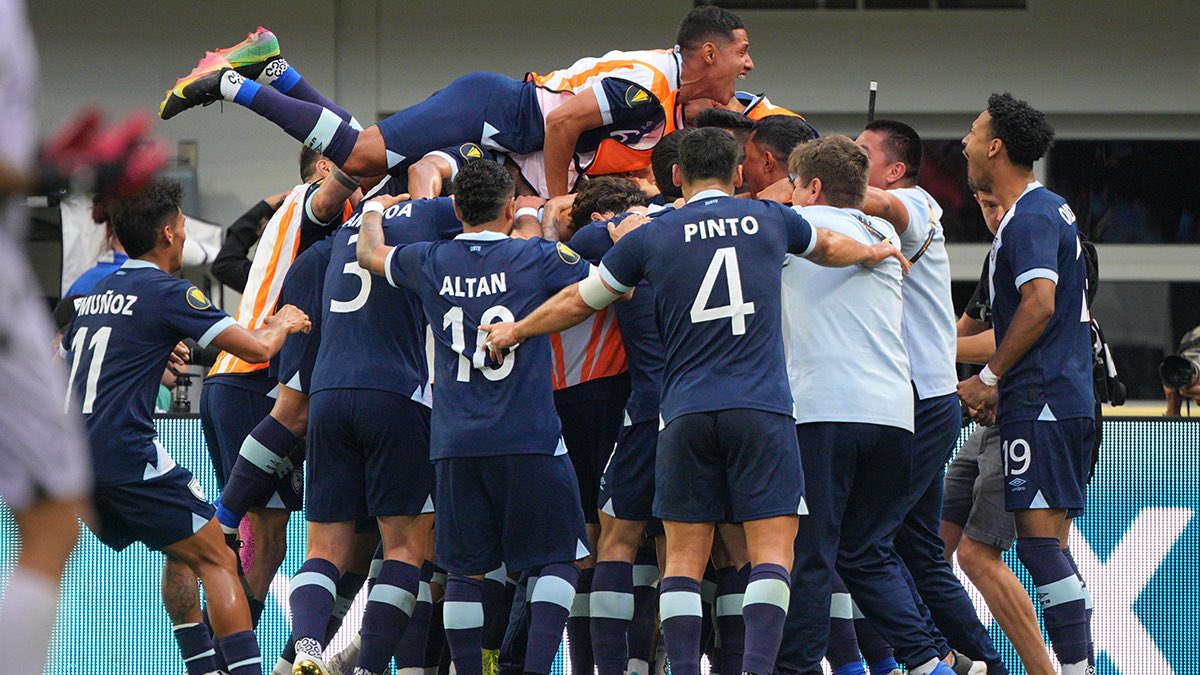 jpsorin6's tweet image. Felicitaciones 👏👏 #Guatemala 🇬🇹 por clasificación a semis de la después @GoldCup después de 26 años !!