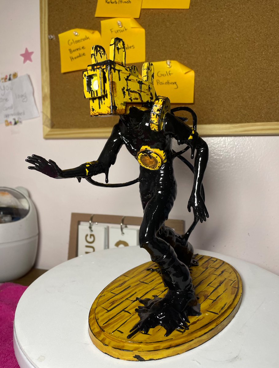 PalPaws_Studios's tweet photo. Finally finished painting the Projectionist figure!! I am so so thrilled with how he came out! https://t.co/UiIgk10xyF