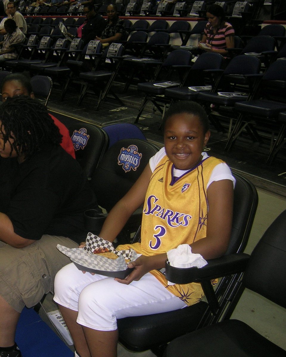itsbrittwhit's tweet photo. Full circle moment! Candace Parker was the reason I picked up a basketball in the first place. So grateful I got to watch her jersey retirement live 🫶🏾

2025 vs 2009 https://t.co/DP2wq4rU6D