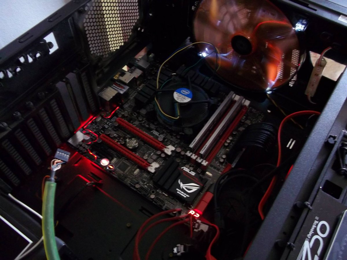 najirion's tweet image. Throwback ROG PC
Was my first proper gaming PC
#ROG #NVIDIA #DOOMPC