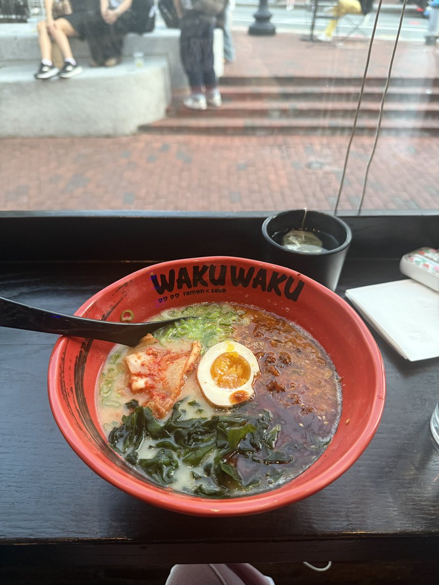 jasminericegirl's tweet image. eating ramen alone in a new city has to be one of the greatest joys of life