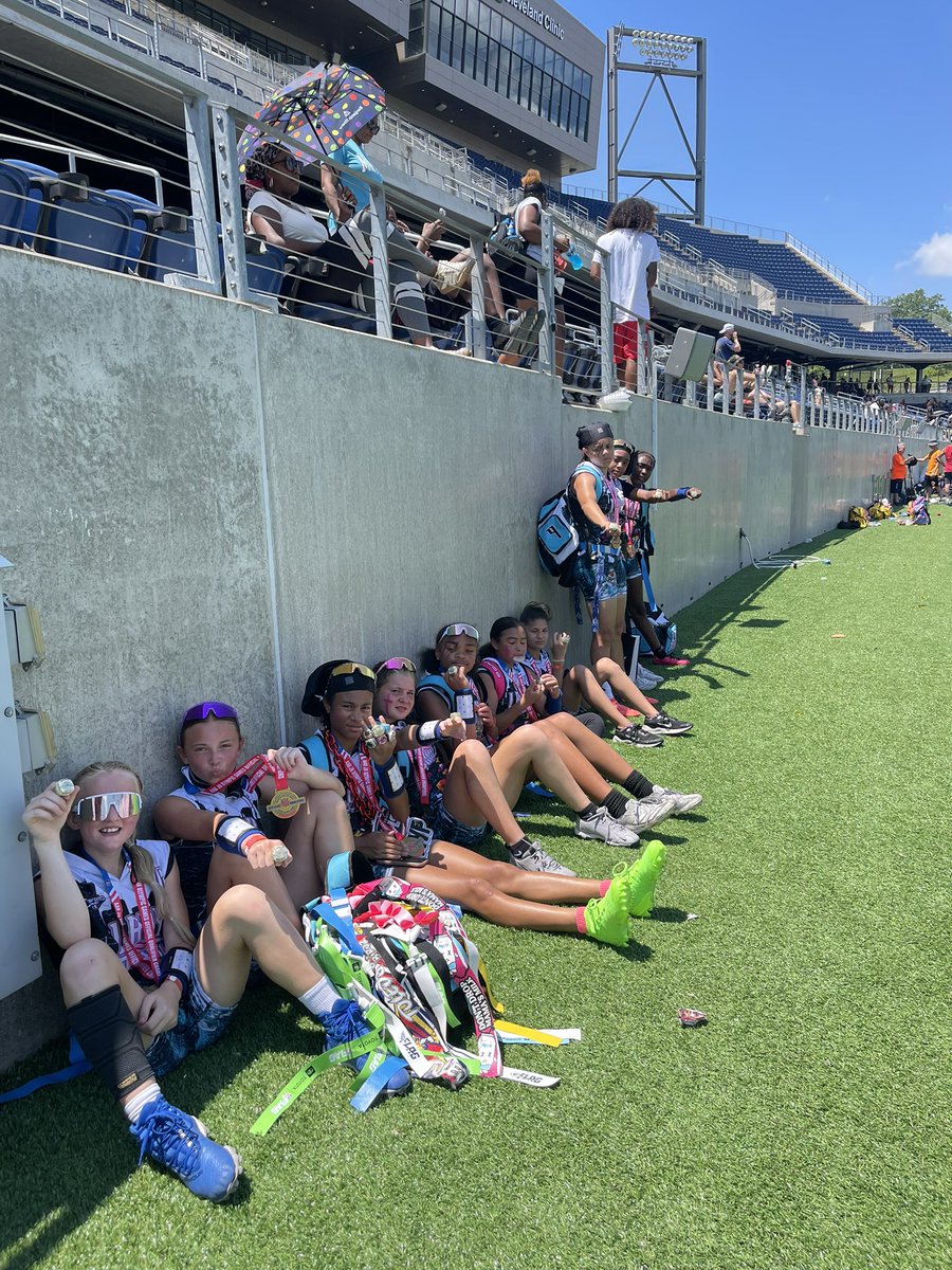Shouts out to <a href="/Foxworth24/">Domonique</a> <a href="/FoxworthShow/">The Domonique Foxworth Show</a> for taking time to stop and take a pic with my SHS Canton Summer Nationals Champions Toledo Lady Birdz 12u squad! Appreciate you boss!