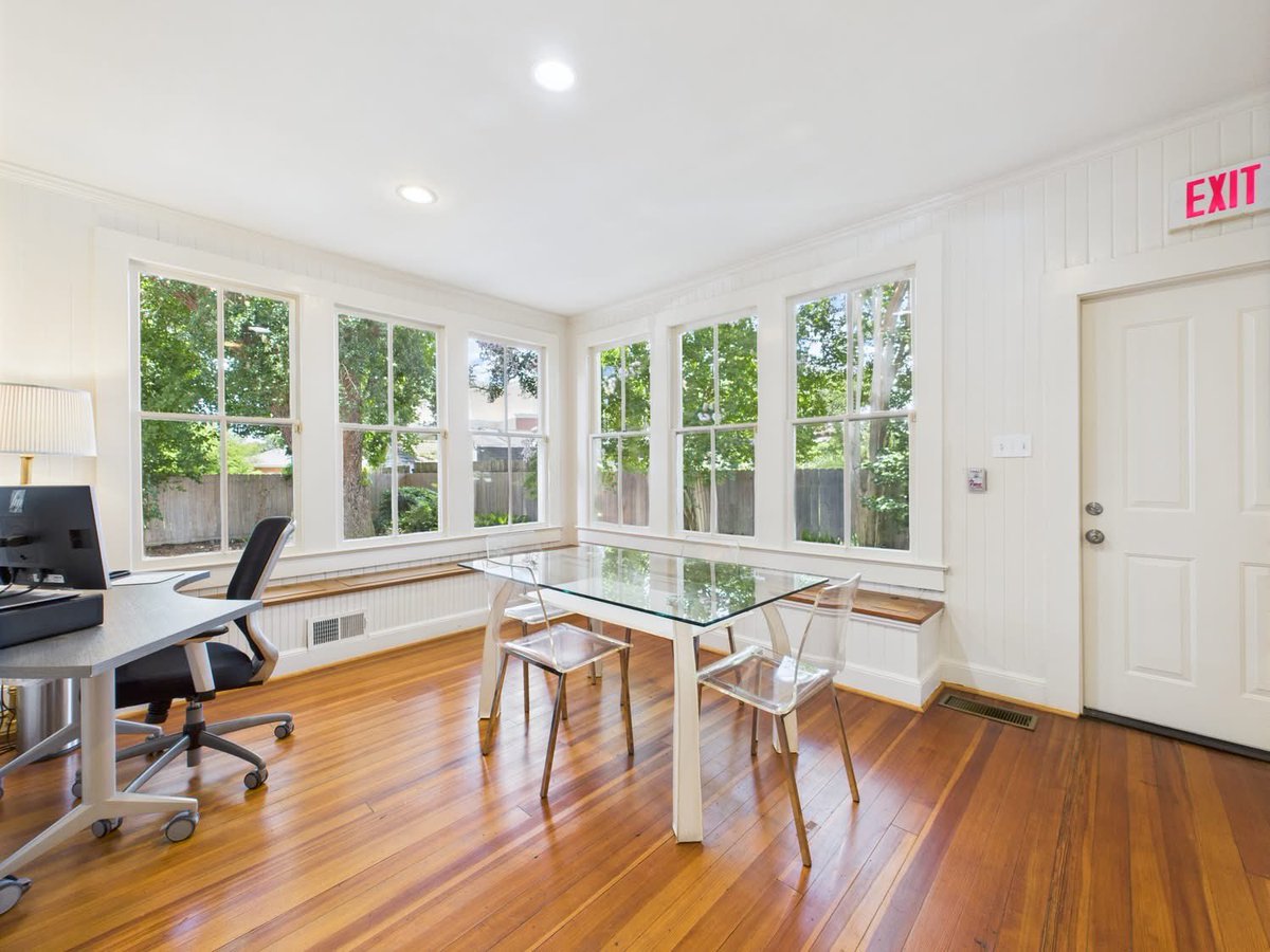TylerAlbrecht10's tweet image. 3 charming private downstairs offices in a beautiful historic building filled with natural light 🌞

💼 Solution Room – $1200
💼 Middle Room – $1200
🌿 Sun Room – $1000

All-inclusive: 🚫 No CAM fees, ✅ Internet, ✅ Utilities, ✅ Parking

#LafayetteLA #HistoricCharm #TalkToTyler