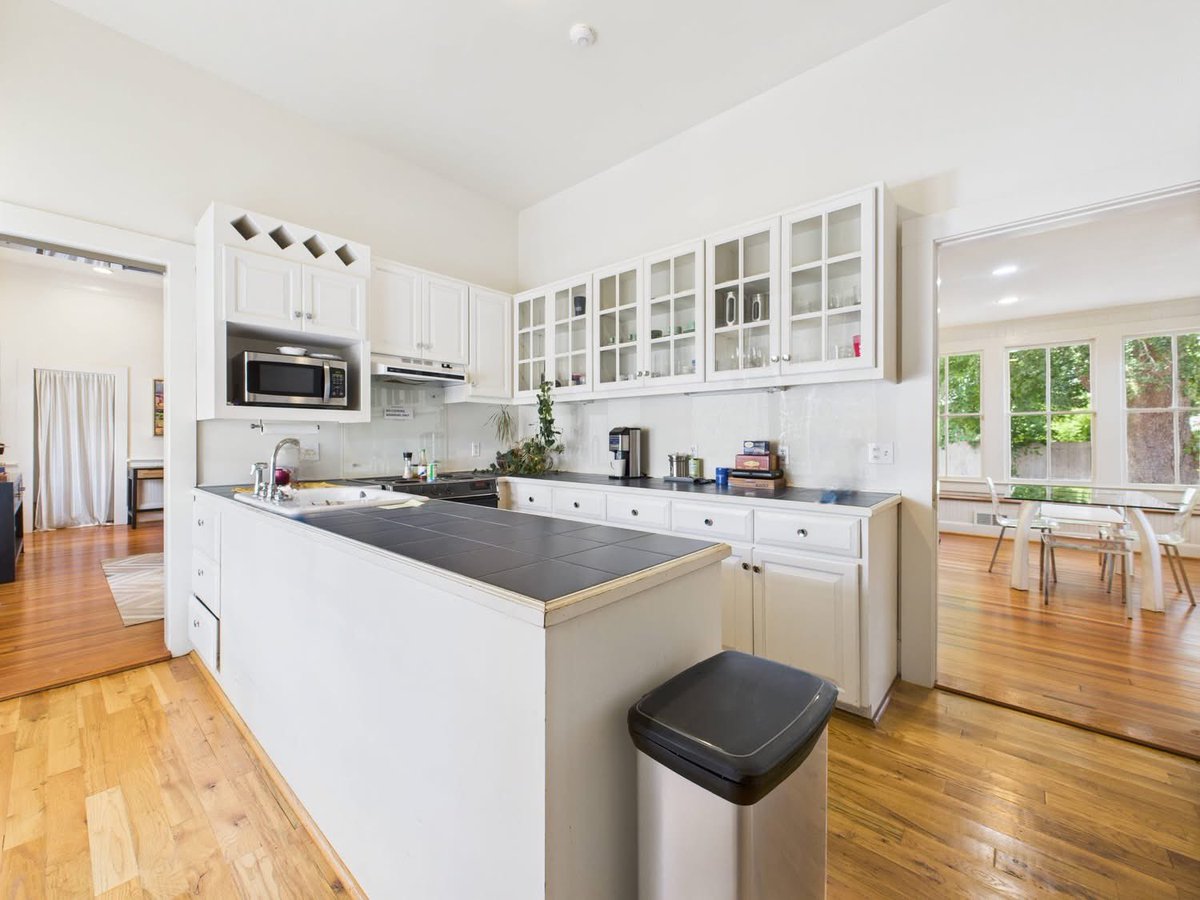 TylerAlbrecht10's tweet image. 3 charming private downstairs offices in a beautiful historic building filled with natural light 🌞

💼 Solution Room – $1200
💼 Middle Room – $1200
🌿 Sun Room – $1000

All-inclusive: 🚫 No CAM fees, ✅ Internet, ✅ Utilities, ✅ Parking

#LafayetteLA #HistoricCharm #TalkToTyler