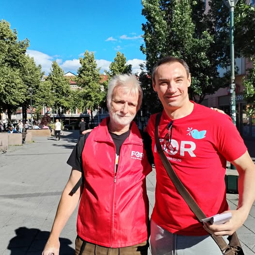 SalihTorgeir's tweet photo. Det kommer stadig nye bra folk til partiet:) Her er Anton Zyranov, opprinnelig fra Mariupol i Donetskregionen, sammen med vår toppkandidat i Innlandet, Lars Birkelund, på stand på Grønland søndag ettermiddag.
#stemFOR https://t.co/TsjwpXdCec