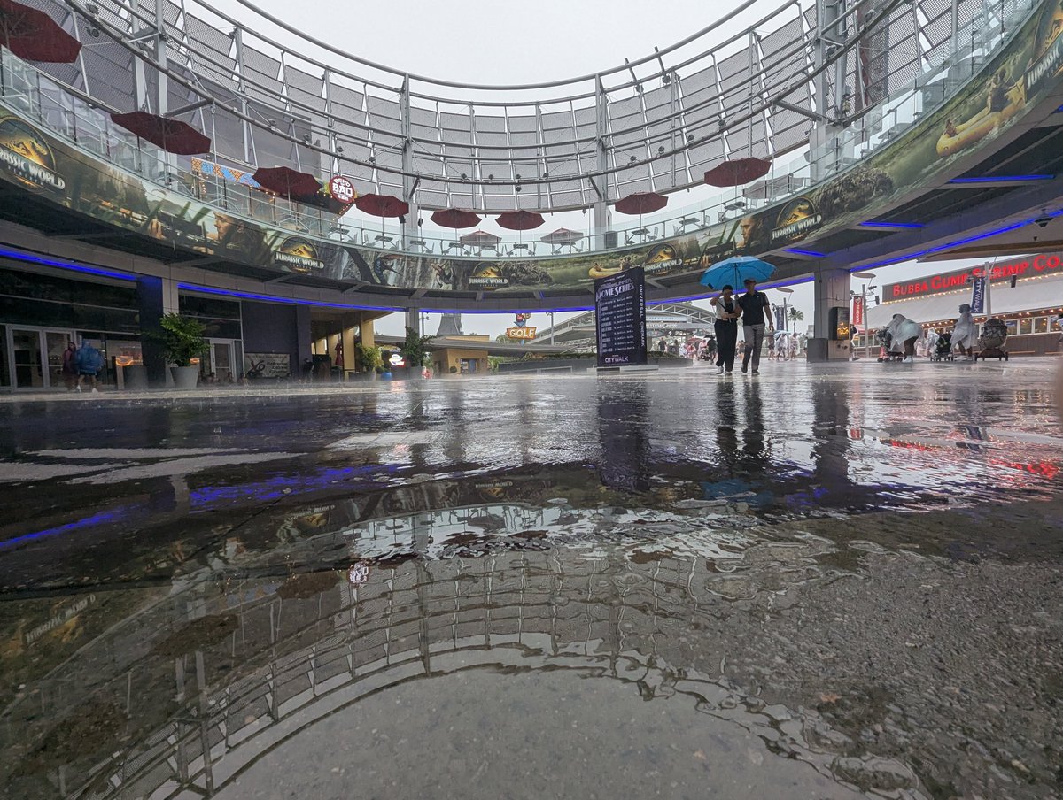 JasonTCV's tweet image. Had some heavy downpours in the afternoon, so took advantages of one of the benefits of Universal Studios, we ran over to City Walk and watched a movie! Glad we were able to see #Elio... And we thought it was pretty good!