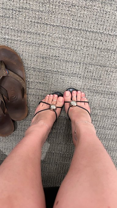 3 pic. I really like these Jeffery Campbell sandals 😍😍😍 should I get them??? 🙊 https://t.co/NwxPGQQE