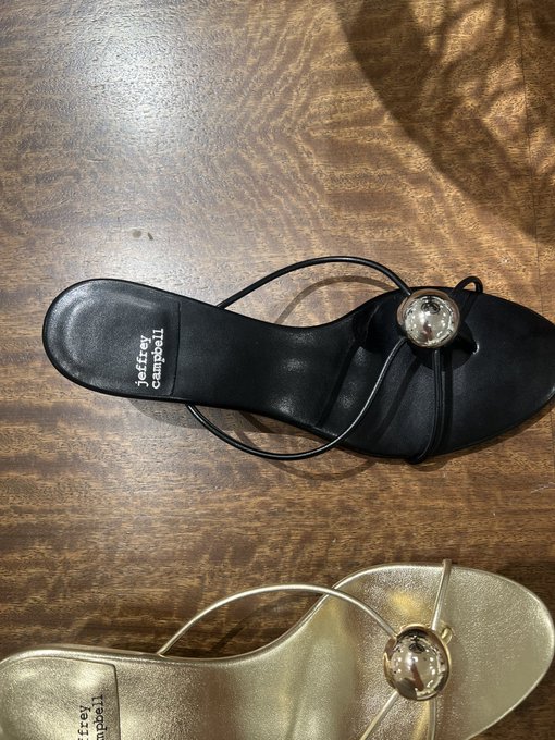 4 pic. I really like these Jeffery Campbell sandals 😍😍😍 should I get them??? 🙊 https://t.co/NwxPGQQE